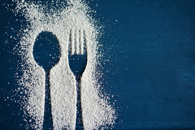 Ile łyżeczek cukru w szklance coli?
